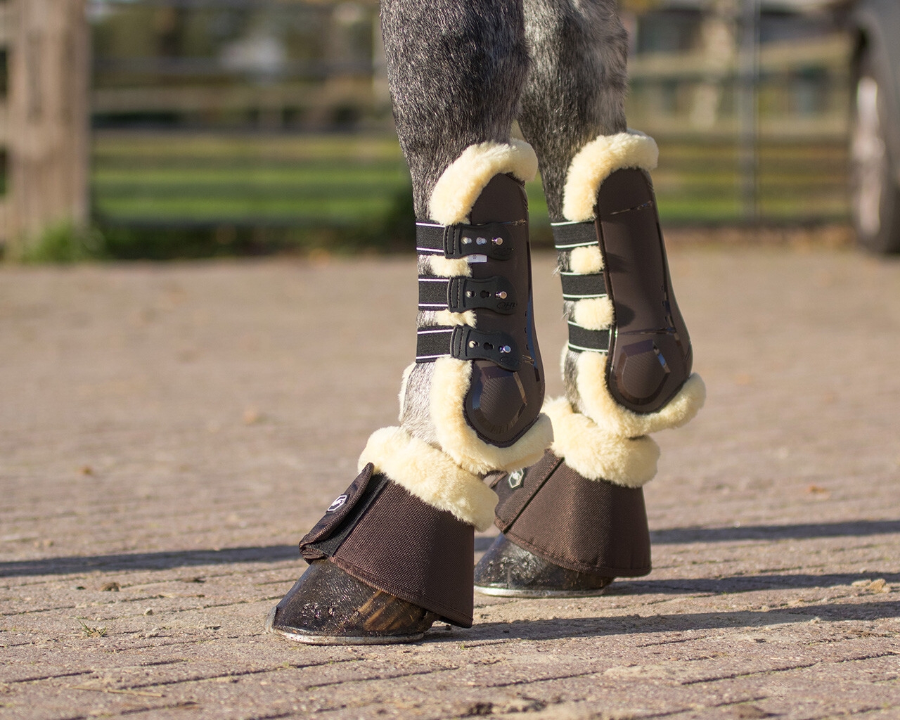 QHP Spring Gamacher med Lam Forben Brun Pony